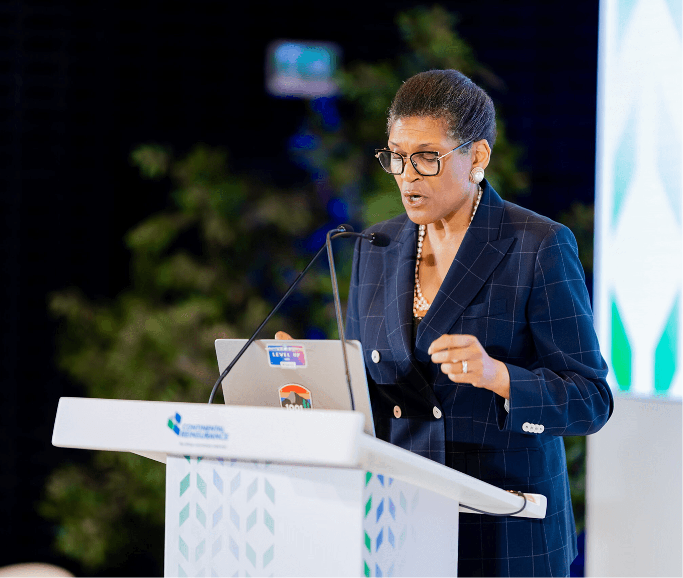 Juliette Foster, UK conference moderator and keynote speaker