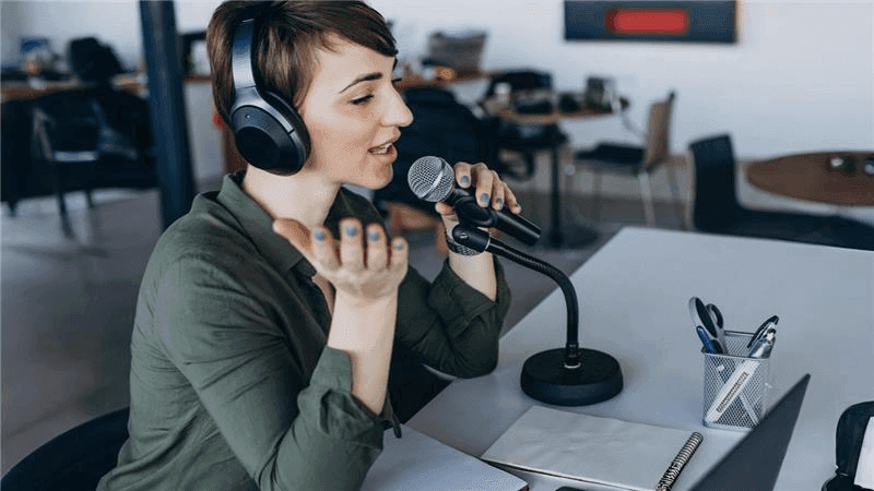 radio presenter microphone