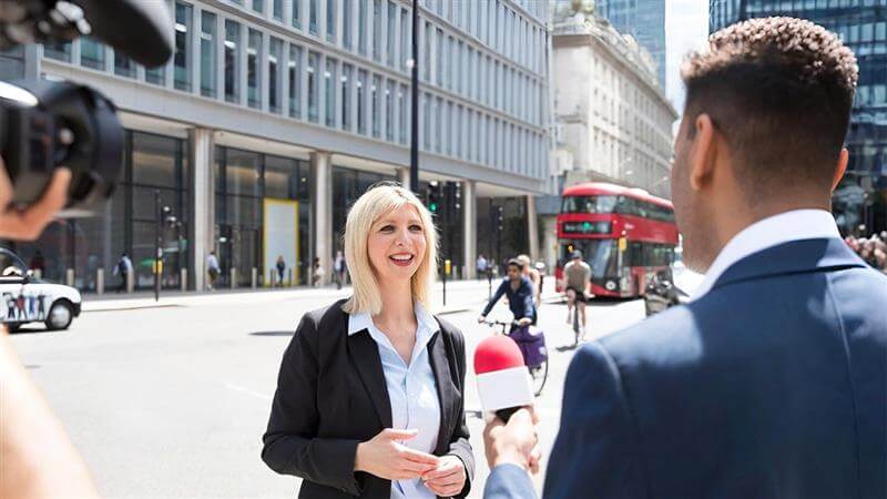 how to speak with confidence in public uk presentation