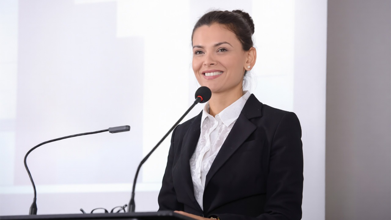 Conference Moderator vs Event Host: What’s the Difference?