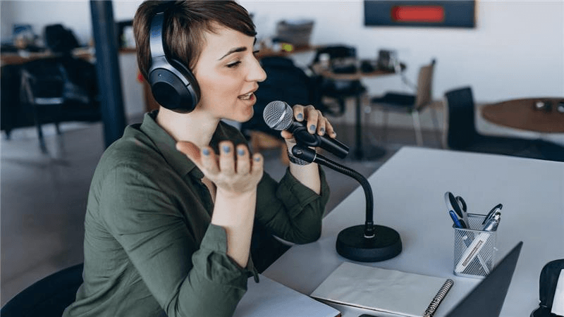 how to become a radio presenter